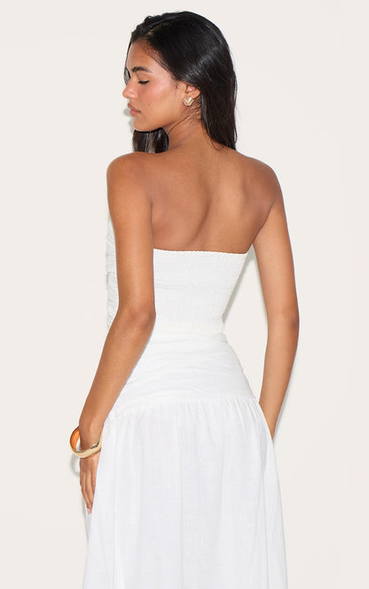 https://cdn-img.prettylittlething.com/3/7/5/1/37510645907a15e1a69a267995a6adbaccb4eb7e_CNM3918_2_white_cotton_poplin_ruched_front_bandeau_top.jpg