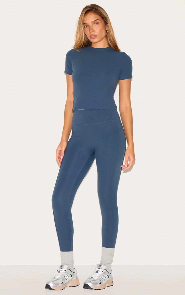 https://cdn-img.prettylittlething.com/3/c/f/6/3cf686150d8ecc7187e4cbe4593943415c7f731a_cnl5196_1.jpg