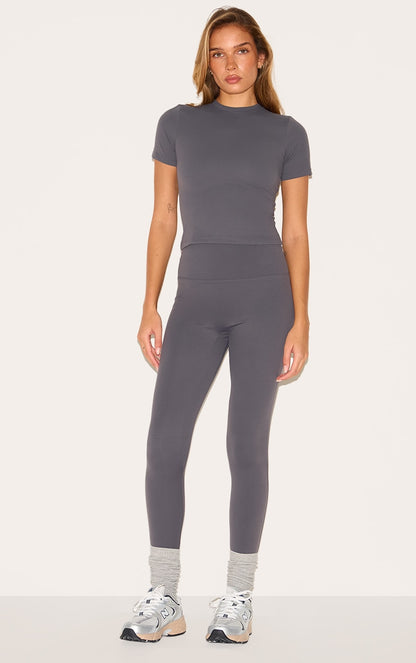https://cdn-img.prettylittlething.com/3/d/0/7/3d07ce1fed31ab4cabdc9dd631223e736c02326d_cng4265_1.jpg