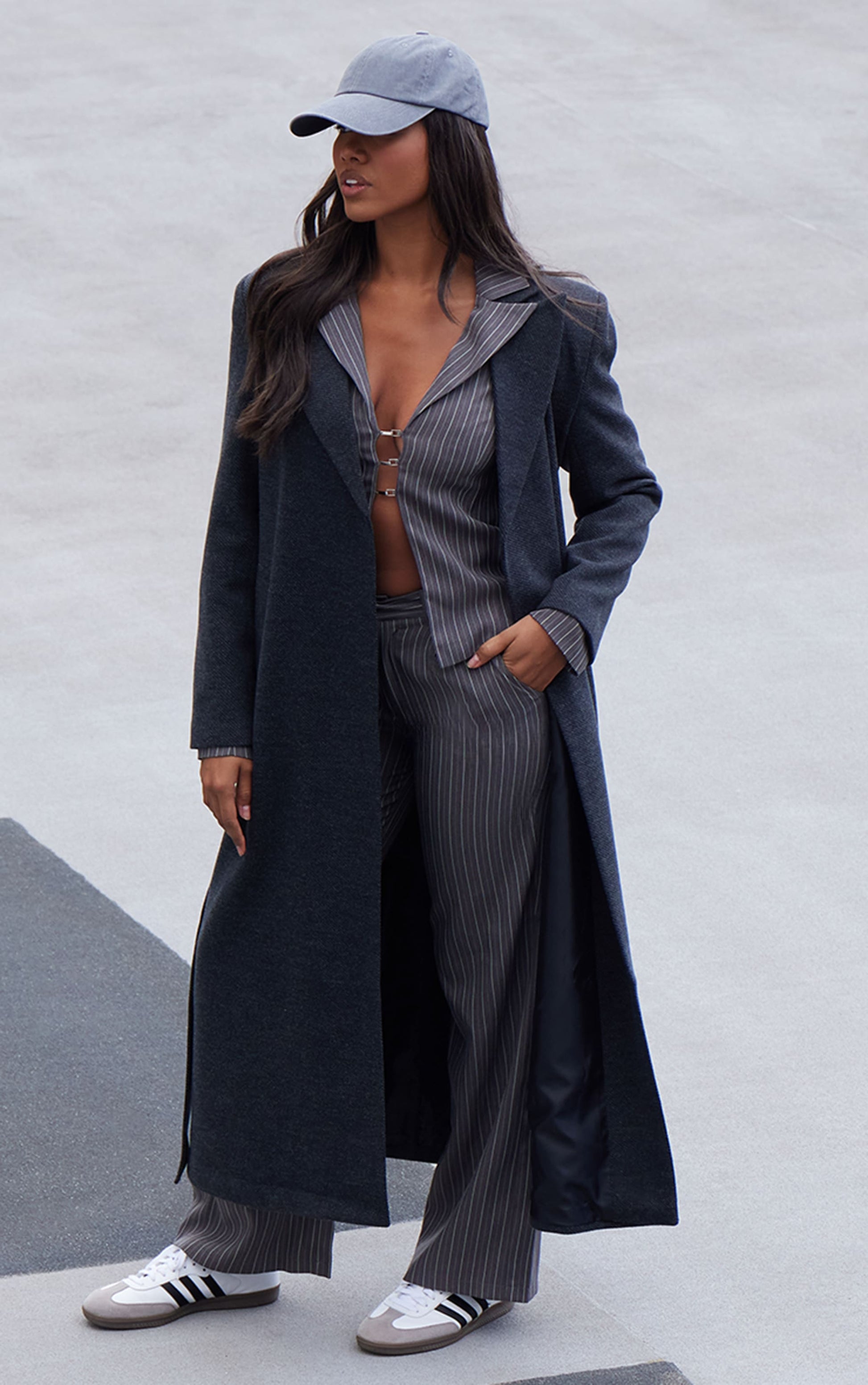 https://cdn-img.prettylittlething.com/3/f/9/a/3f9a2792adada1172b1073ff97211f42c26c972b_cnj9100_5.jpg