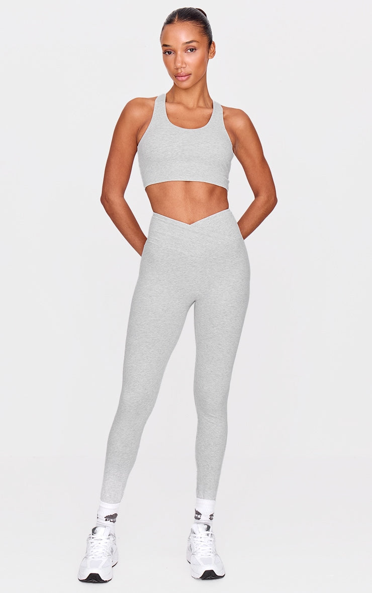 https://cdn-img.prettylittlething.com/4/1/e/8/41e842801c916fc5a5b079ca42e366e881d84188_cnl6476_1.jpg