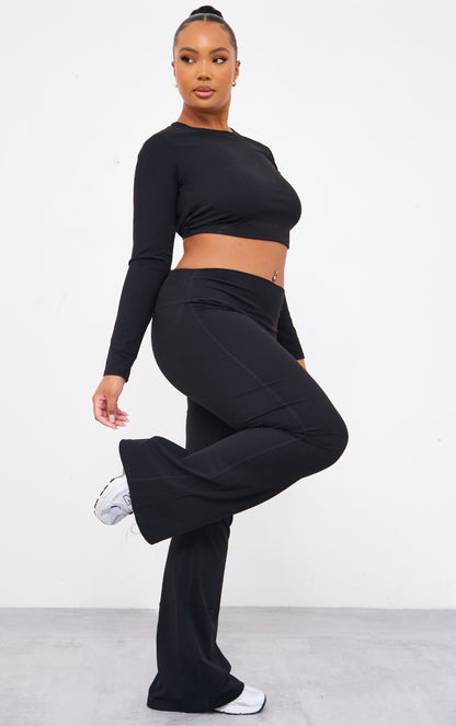 https://cdn-img.prettylittlething.com/4/9/3/1/49312632b45fba93c131493e24b797d9354044a7_cng4263_1.jpg