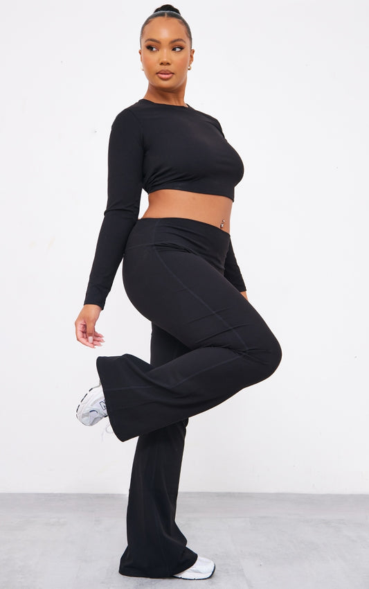 https://cdn-img.prettylittlething.com/4/9/3/1/49312632b45fba93c131493e24b797d9354044a7_cng4263_1.jpg