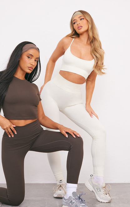 https://cdn-img.prettylittlething.com/4/9/a/9/49a94ea86f68a89e8d75d7e98a7d889ded5bf61d_cnf7361_1.jpg