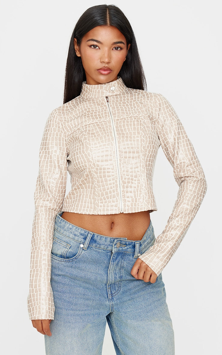 https://cdn-img.prettylittlething.com/4/a/6/1/4a618f0b4af529467cedaaa1283e56107423c3db_cnk1031_1.jpg