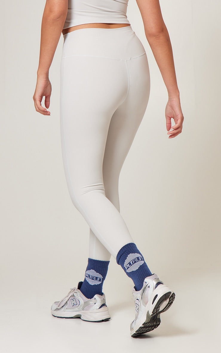 https://cdn-img.prettylittlething.com/4/b/8/4/4b8456fd4b02cd6f4d0aa5d8a53376dac1acca77_cnh1761_3.jpg