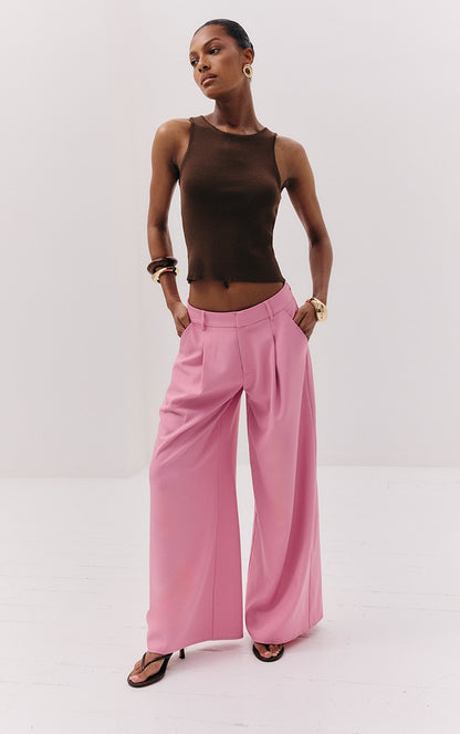 https://cdn-img.prettylittlething.com/5/5/6/9/5569ce64c583c5b863c9ab2e20e9ad18cba69f59_CNL6072_3_ash_brown_fine_knit_racer_neck_top.jpg