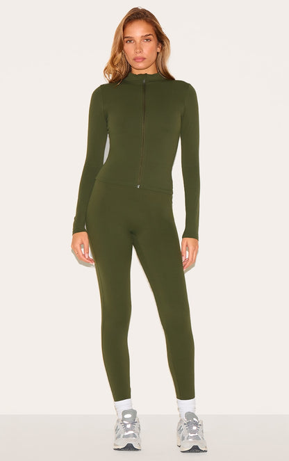 https://cdn-img.prettylittlething.com/5/b/5/a/5b5aef241efb5d6ab82ffe1186c72d78046bea2b_CNL7882_3_forest_green_sculpt_jacket.jpg