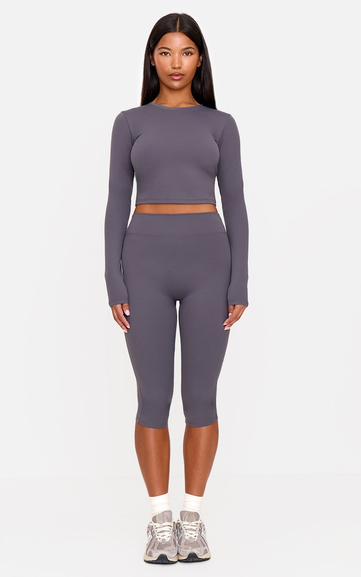 https://cdn-img.prettylittlething.com/5/f/8/6/5f86e236f3d544203e2433e17f520e3c87095118_cnl6903_1.jpg
