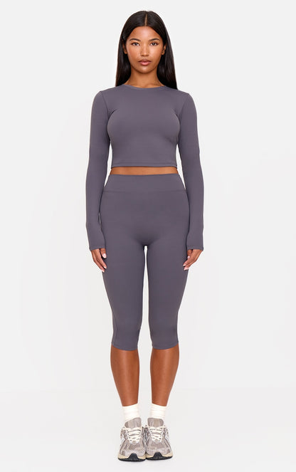 https://cdn-img.prettylittlething.com/5/f/8/6/5f86e236f3d544203e2433e17f520e3c87095118_cnl6903_1.jpg