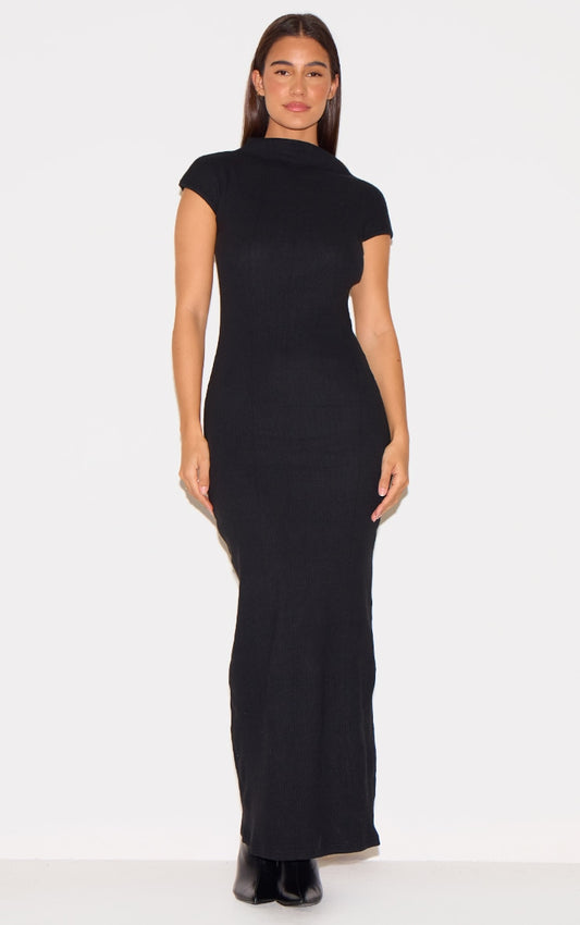 https://cdn-img.prettylittlething.com/6/1/d/3/61d3e93a1d1a68afac8fc3109046bf675637c2bb_cnl8689_1.jpg