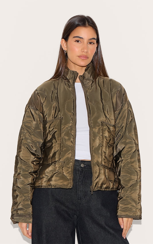 https://cdn-img.prettylittlething.com/6/9/e/c/69ec86b52b4b4ebbf2c77370093b5f518ffd6e2d_CNL4139_1_olive_padded_wave_funnel_neck_jacket.jpg