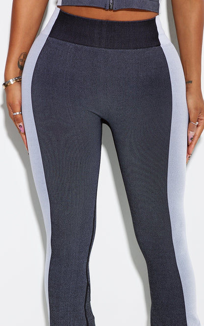 https://cdn-img.prettylittlething.com/6/c/1/f/6c1f2fa21731a9ab62ebc7612fbf31c3ad8ac359_cni6636_4.jpg