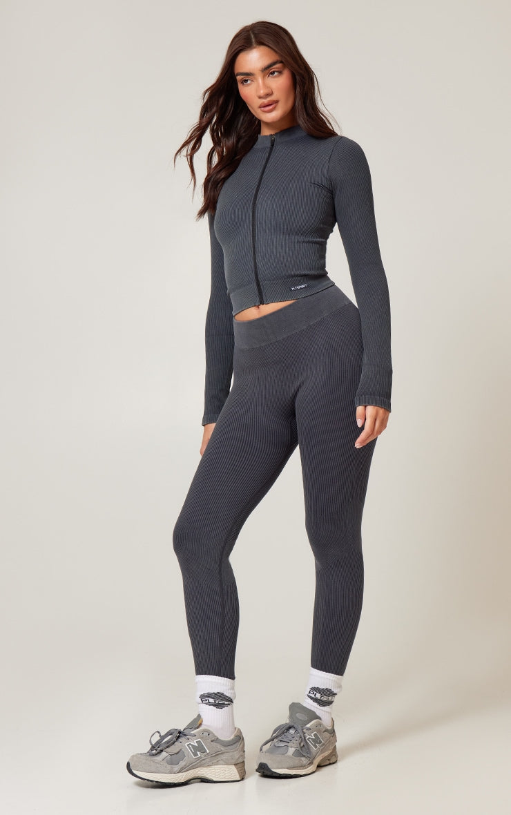 https://cdn-img.prettylittlething.com/7/0/4/a/704a7ab80003d0c6eaeb9af07431cd2164806836_cmr6004_1.jpg