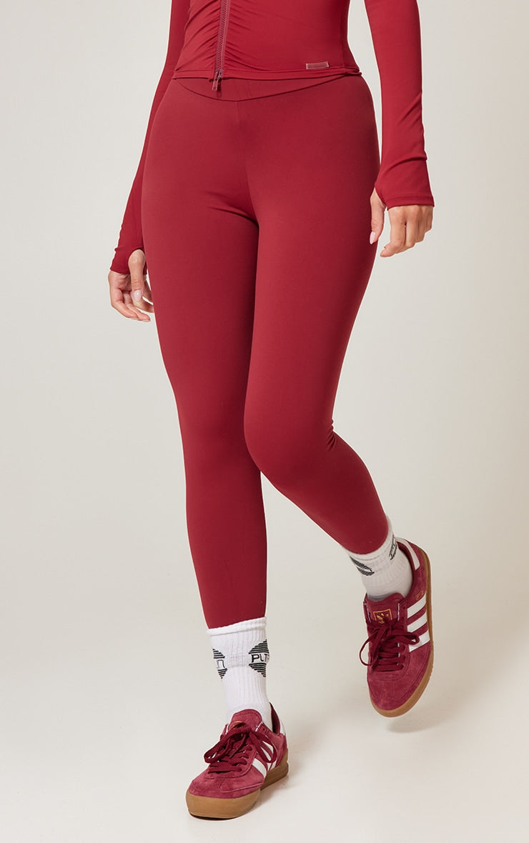 https://cdn-img.prettylittlething.com/7/0/5/9/70597438859199804632f08f7fcb0a39056014a2_cng9029_2.jpg