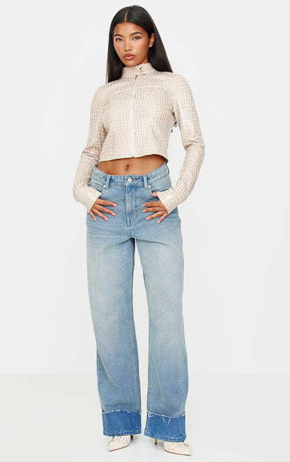 https://cdn-img.prettylittlething.com/7/7/b/7/77b76df6a38b9b11b9a67957850e98b83f5b0f1a_cnk1031_3.jpg