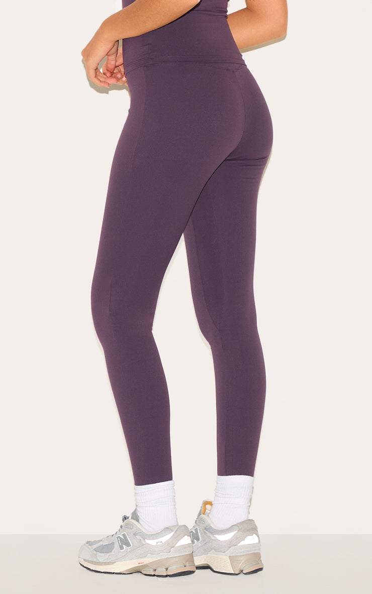 https://cdn-img.prettylittlething.com/7/c/1/8/7c18063b57e4b635d3eba9c01302c37bf6fc7abf_CNL7810_3_dark_plum_sculpt_super_high_waist_leggings.jpg