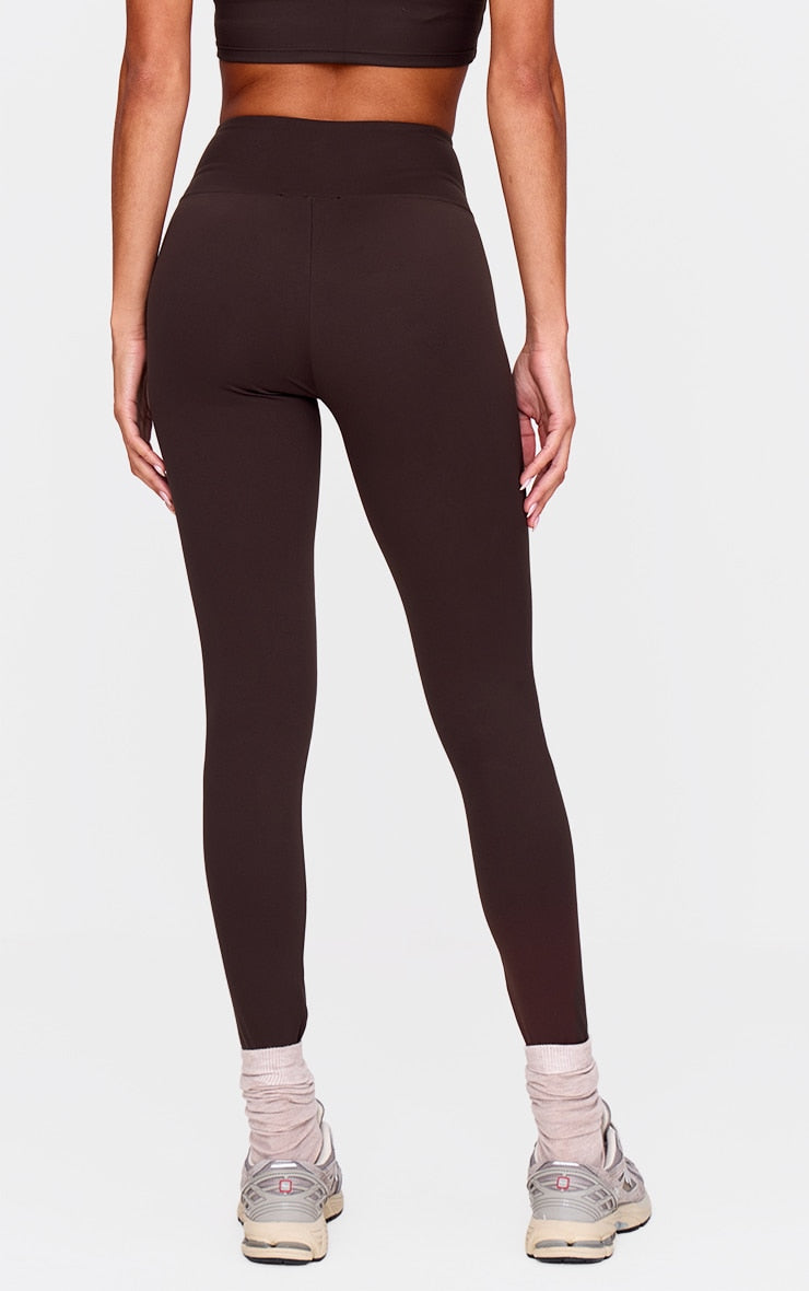 https://cdn-img.prettylittlething.com/8/0/8/a/808a56b4a12c5187a0dce2386f153ef5fb430f98_cnl5205_3.jpg