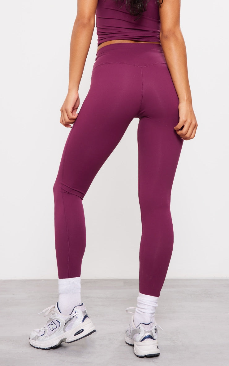 https://cdn-img.prettylittlething.com/8/1/0/8/8108ee1805b7690df513f15fd1165813efc850c3_cnh2904_3.jpg