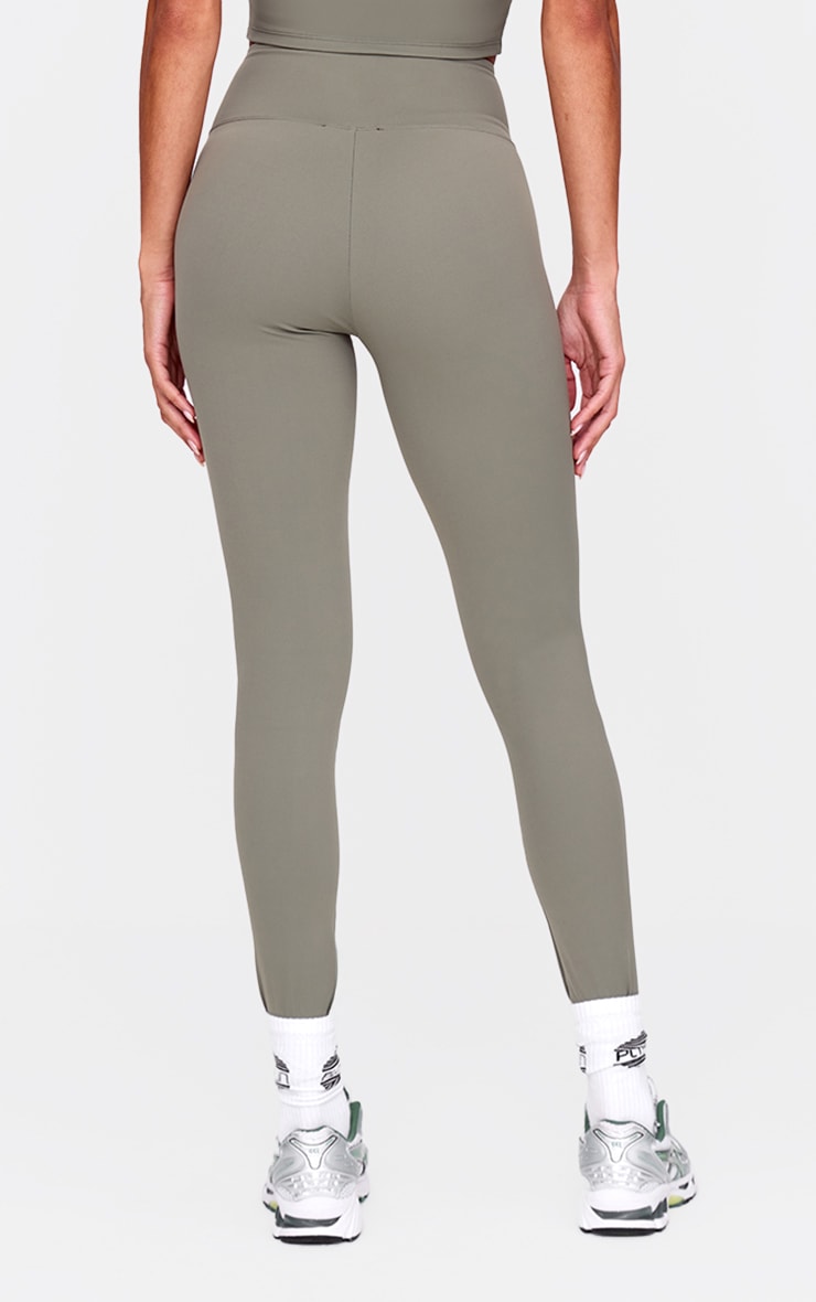 https://cdn-img.prettylittlething.com/8/6/5/5/8655fca26bf0e388830ddbed9531b5595ae2ee81_cnl5204_3.jpg