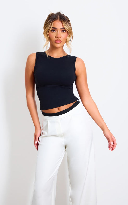 https://cdn-img.prettylittlething.com/8/a/9/5/8a9562906bdd23ef4bbc0c974412873e565771c9_CNK1254_1_black_contour_crew_neck_fitted_vest_top.jpg