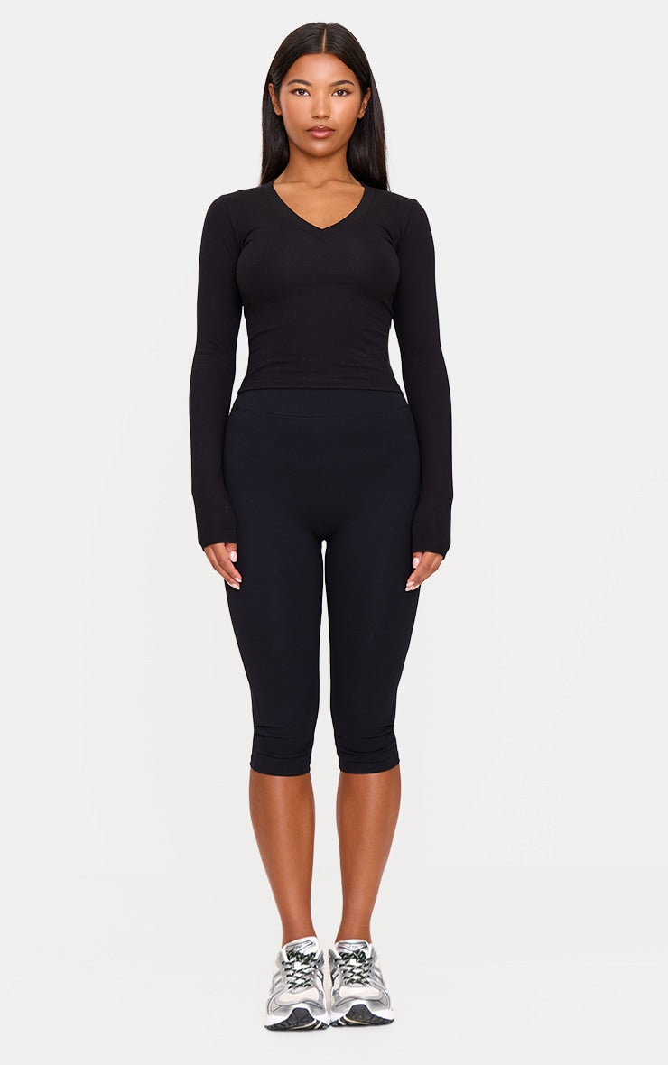 https://cdn-img.prettylittlething.com/8/b/7/3/8b73a37d60d2efc37a944bc0e466c109b089b277_cnj0401_1.jpg
