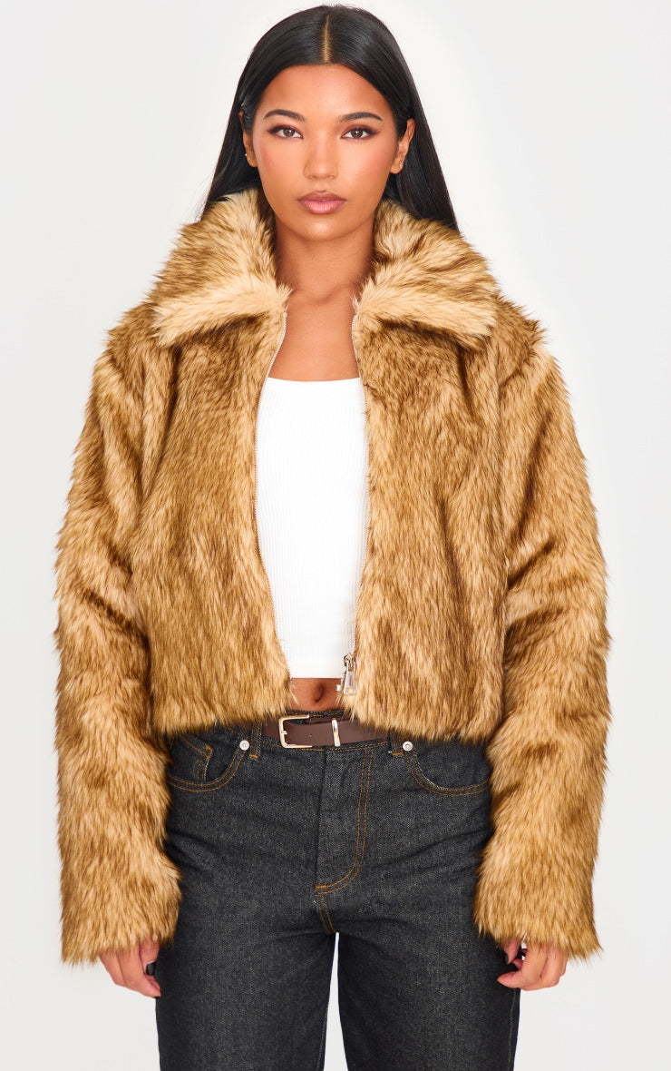 https://cdn-img.prettylittlething.com/8/d/b/2/8db2f7145822dd984ca71d347b6096b0ceebbe7b_cnk1387_1.jpg