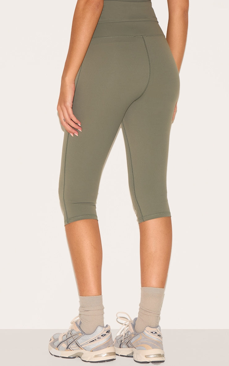 https://cdn-img.prettylittlething.com/9/4/8/f/948f839775ece8d79464da52f88f56065f9bb9e9_cnk6486_3.jpg