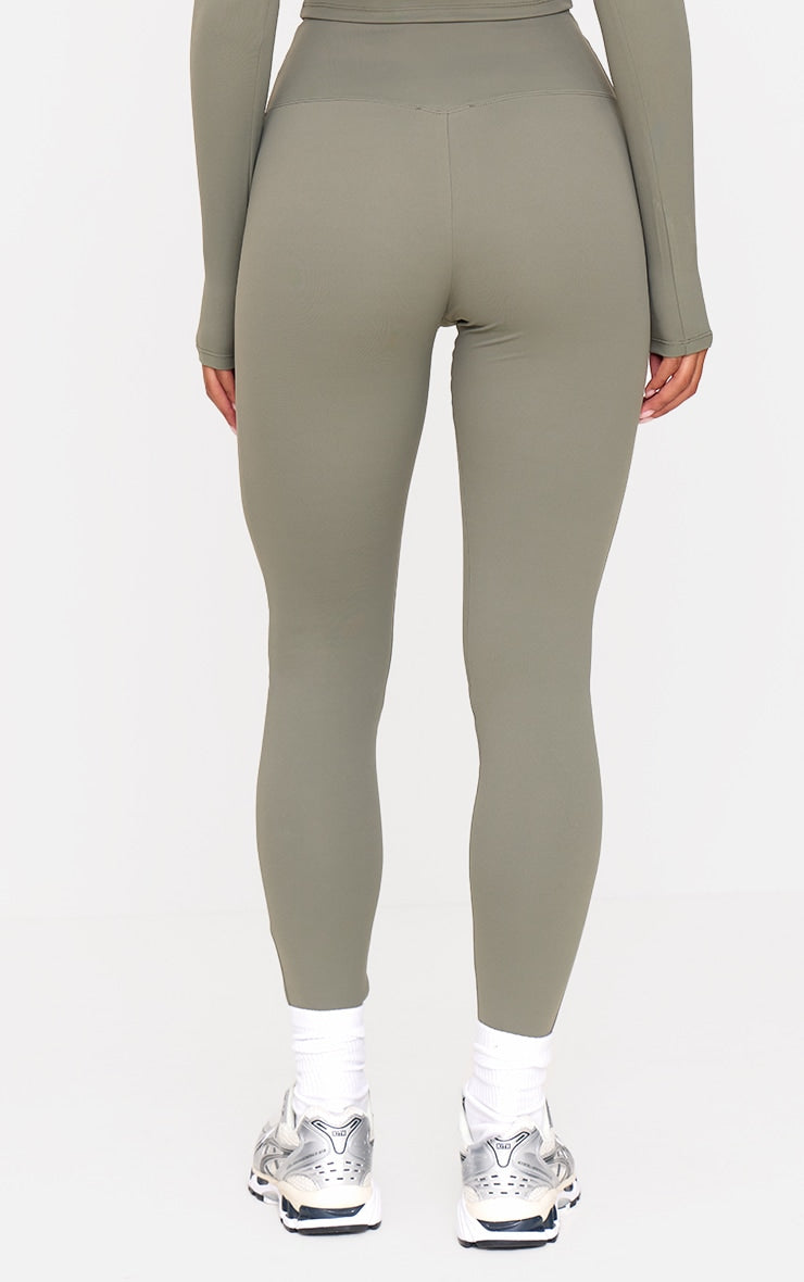 https://cdn-img.prettylittlething.com/9/9/a/8/99a8ba84cccc9777f78db3b60154e6672fdf1d58_cnd8551_3.jpg