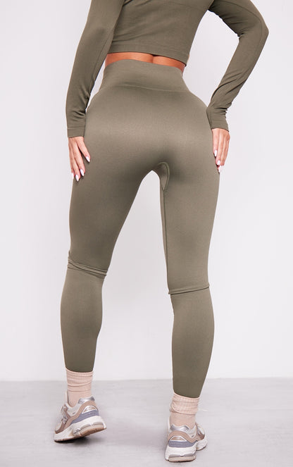 https://cdn-img.prettylittlething.com/9/e/1/7/9e17ce514990e3f6e9d6856dbb19024d58f19662_cng4228_3.jpg