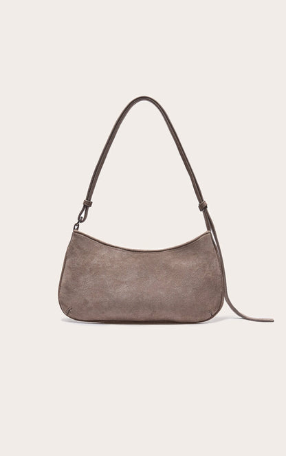 https://cdn-img.prettylittlething.com/a/0/f/e/a0feaec71e802a2515a0250668fcfb8d5843c195_CNL7998_1_taupe_faux_suede_baguette_shoulder_bag.jpg