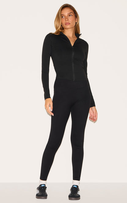 https://cdn-img.prettylittlething.com/a/4/2/5/a425f3206d2d458e4a19dcbaa42adf93230e49bf_cnd8554_1.jpg