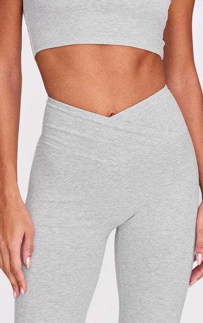 https://cdn-img.prettylittlething.com/a/6/5/6/a656206803e56f723364f5dce83356ba97296cc4_cnl6476_4.jpg