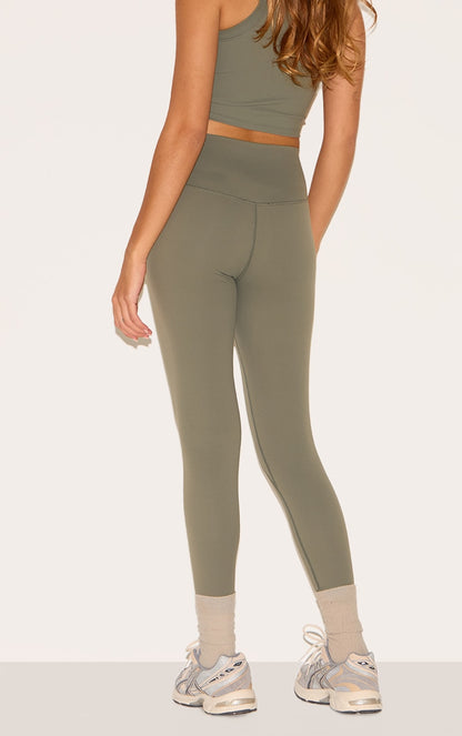 https://cdn-img.prettylittlething.com/a/7/e/a/a7ea691fe50324e253a294d2ef9a83fea7838ec5_cnl5115_3.jpg