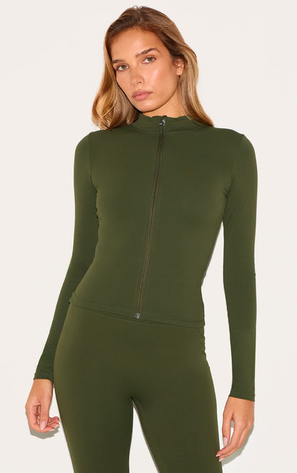 https://cdn-img.prettylittlething.com/a/a/2/3/aa232f4b323820244f38b120881eab48408f5a0d_CNL7882_1_forest_green_sculpt_jacket.jpg