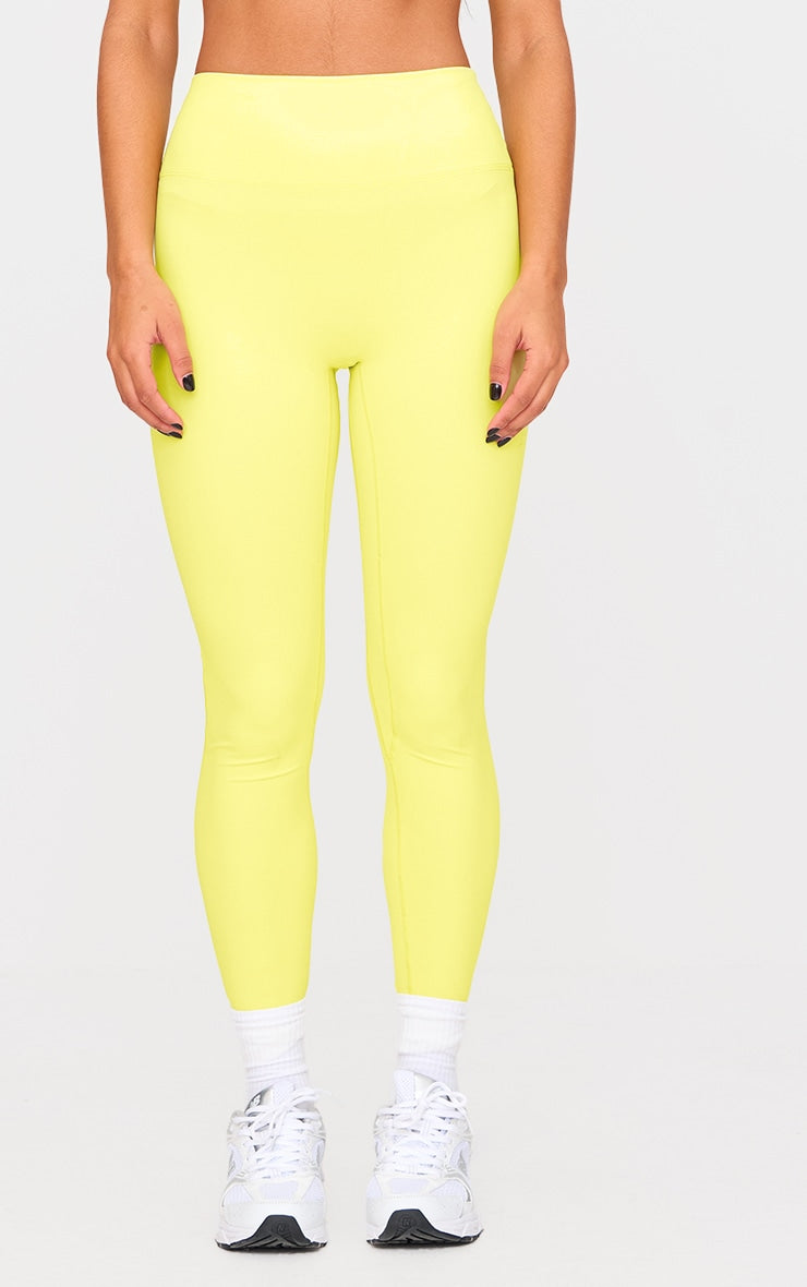 https://cdn-img.prettylittlething.com/a/c/2/5/ac256d6feef67a6148ce3f9cb520bc6465606945_cnl1775_4.jpg