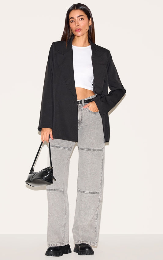 https://cdn-img.prettylittlething.com/a/e/7/6/ae76951763c52f6cf00bfc277e505b4b0d46dc0e_CNL0365_1_vintage_grey_seam_detail_straight_leg_jeans.jpg