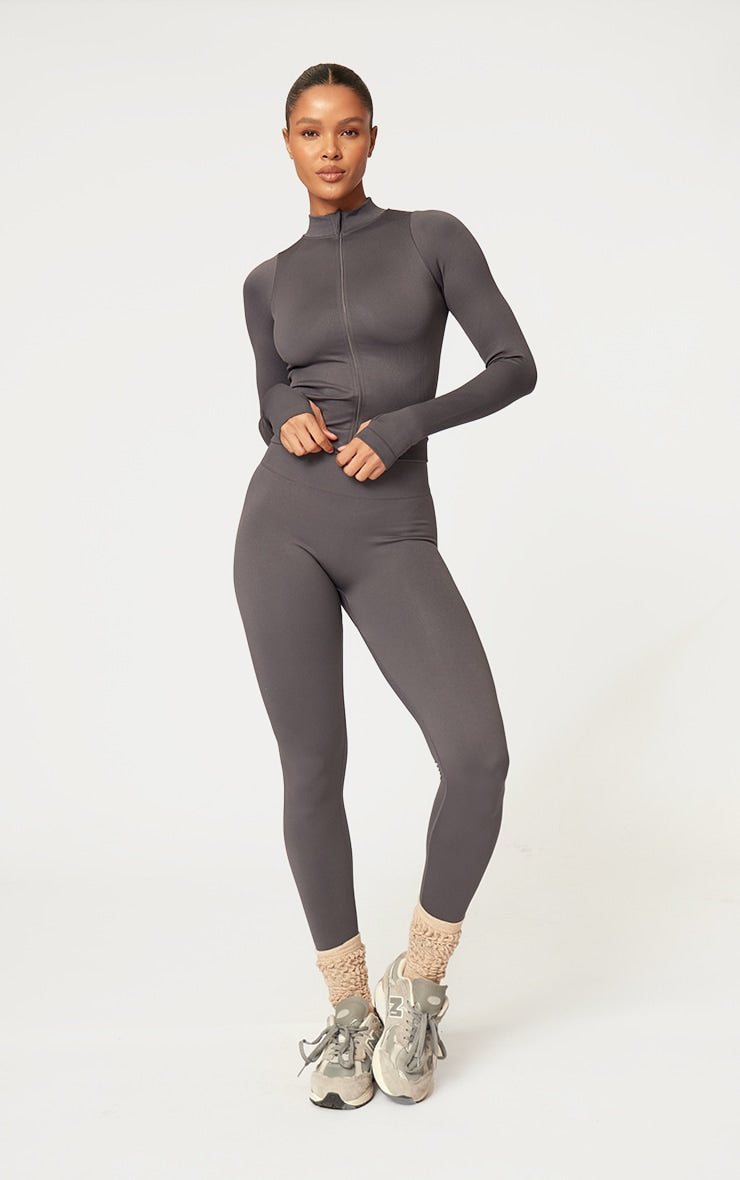 https://cdn-img.prettylittlething.com/b/1/e/8/b1e82fac73ad40113bdf60b48a7e9c05b93c4167_cnf7362_1.jpg