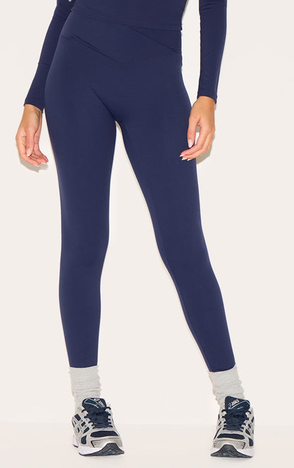 https://cdn-img.prettylittlething.com/b/7/9/d/b79df71fd84653c48bbfb3db337cccd9fbb9653d_cnl6475_2.jpg