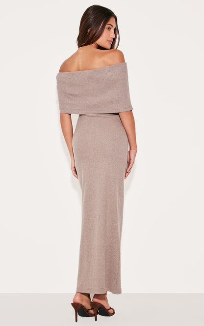 https://cdn-img.prettylittlething.com/b/7/b/3/b7b30661dad0ee8bd2b4604cb385e41d46fd1464_cnl8686_2.jpg
