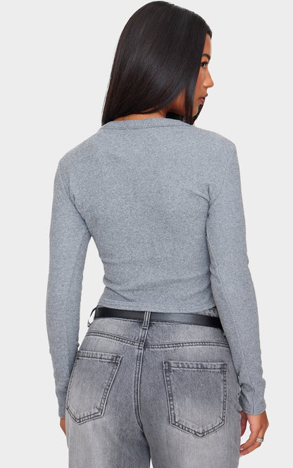 https://cdn-img.prettylittlething.com/b/a/e/8/bae863ea79a27956d54e0a0bbbb109b04deec17a_cnl8972_2.jpg