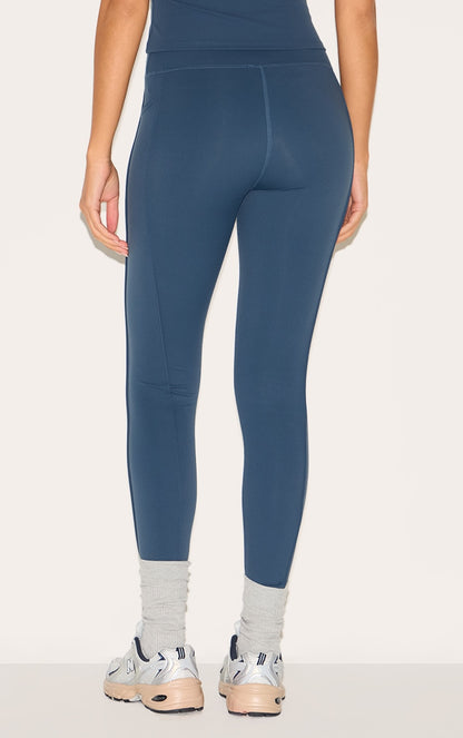 https://cdn-img.prettylittlething.com/b/e/9/b/be9bcc7e1e1630988b7aa74fc44e51f1fde07237_cnl5196_3.jpg