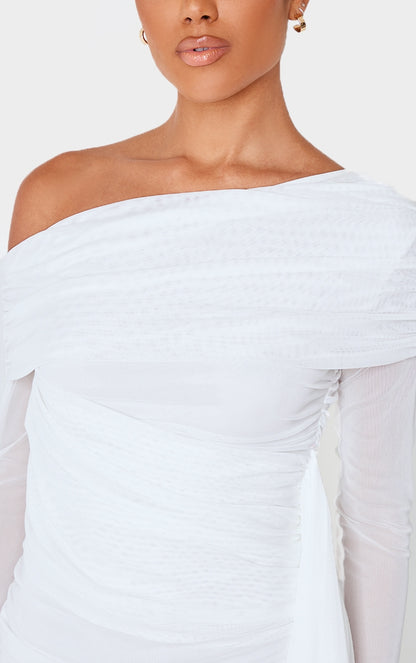 https://cdn-img.prettylittlething.com/c/4/2/b/c42bc81eaf5306e22a3cf0d81f1bb0a51a79706e_cnl4475_4.jpg