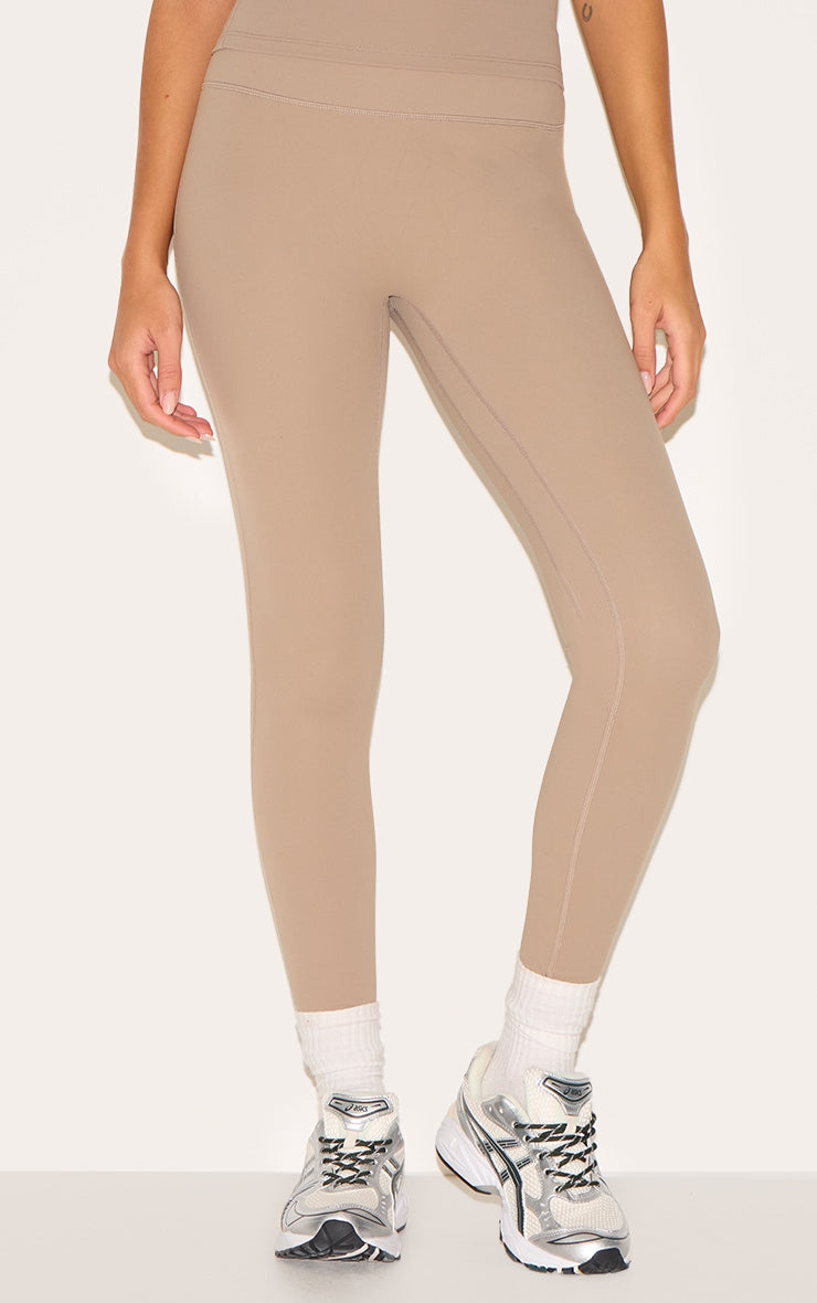 https://cdn-img.prettylittlething.com/c/e/b/c/cebc9d1d11264cd52a58715ee9166af34dfadecc_cnh2914_2.jpg