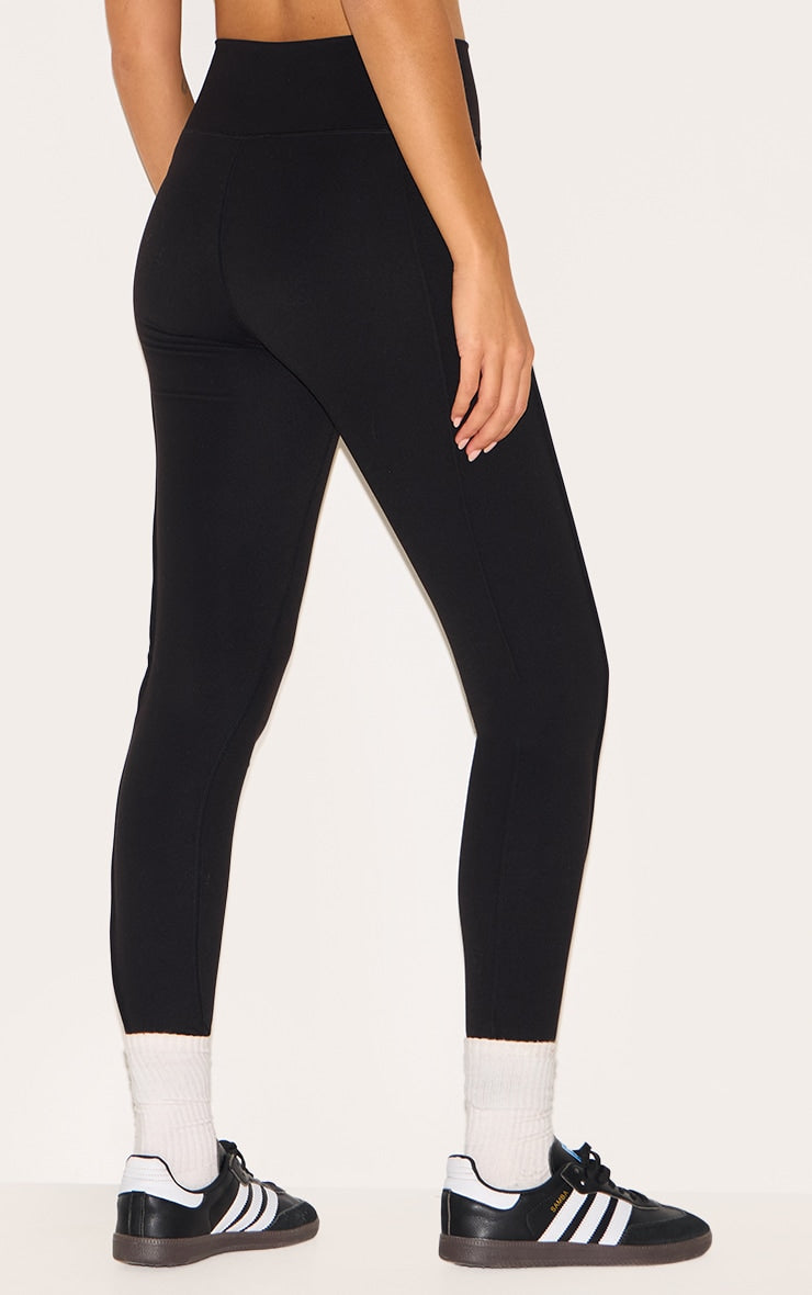 https://cdn-img.prettylittlething.com/c/f/e/6/cfe6a3e6928fd9017abb98c28c13081413886e3e_cnl5193_3.jpg