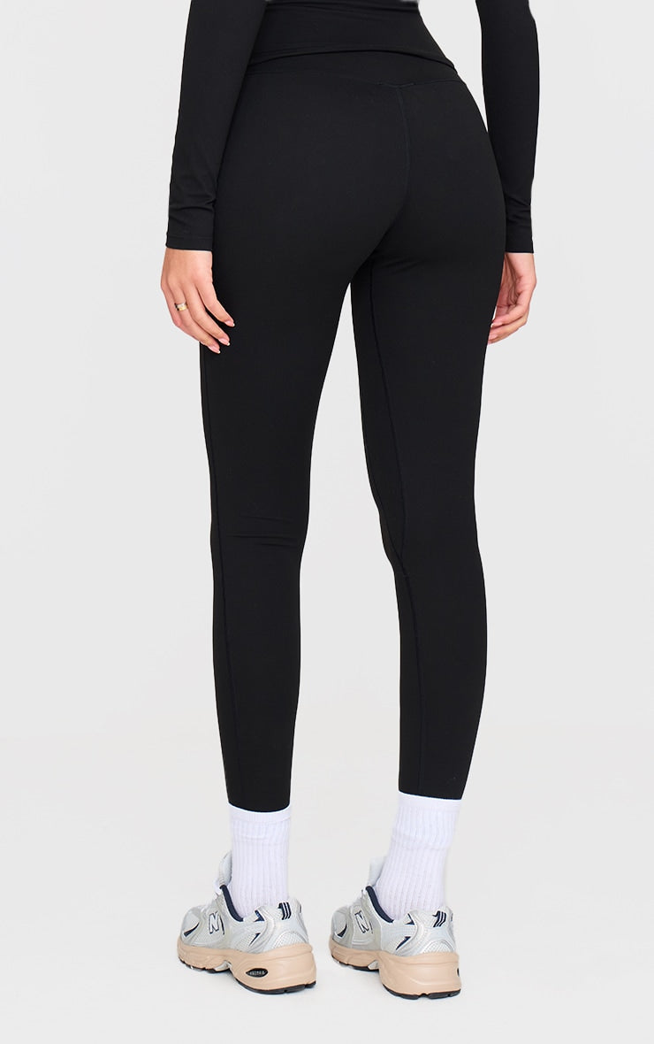 https://cdn-img.prettylittlething.com/d/5/0/5/d505a7058e07499d10129203e6186cc110e34948_cnl7362_3.jpg