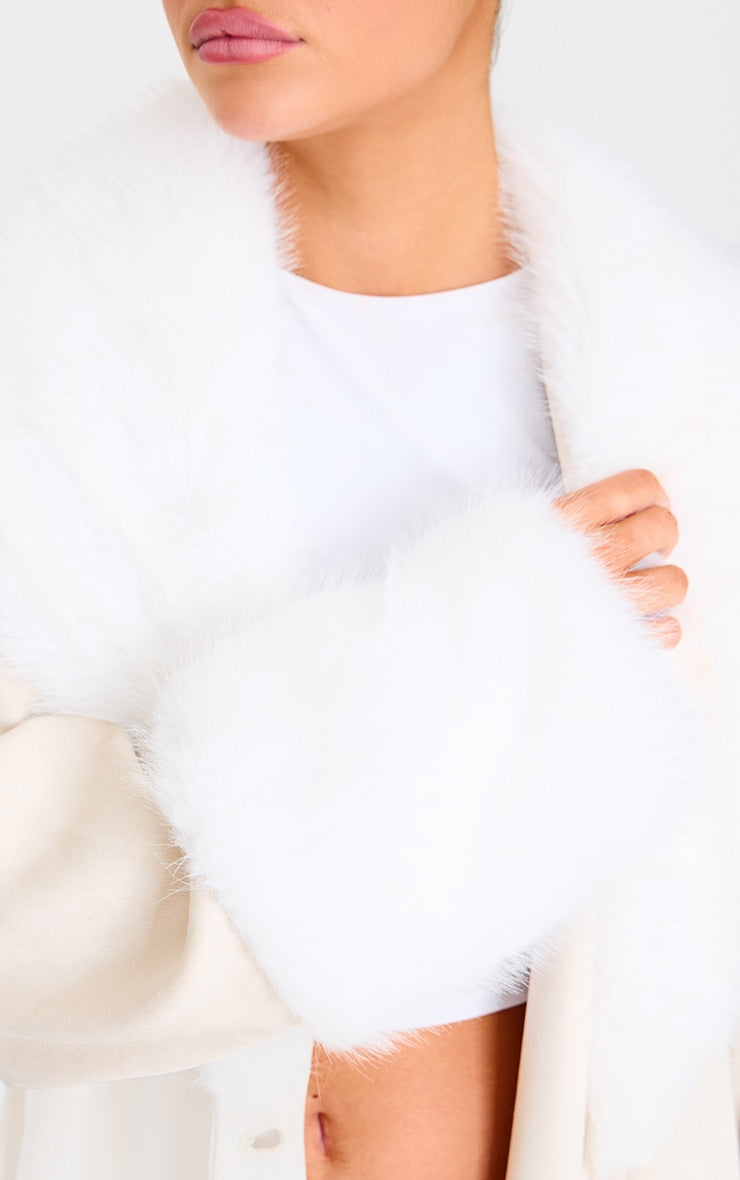 https://cdn-img.prettylittlething.com/d/5/b/e/d5be2803c9b8397f272489a7b58110eb7fcc2a59_cnj9086_4.jpg