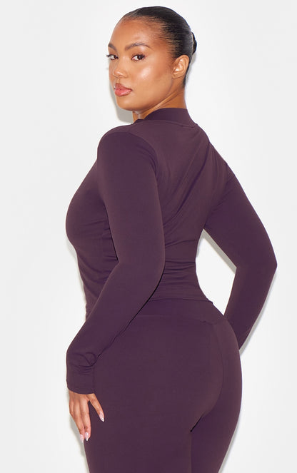 https://cdn-img.prettylittlething.com/d/6/1/c/d61cc0df0ba314d864eb1036684131547ec4ed5a_CNL7884_7_dark_plum_sculpt_jacket.jpg