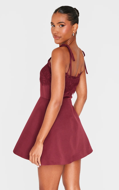 https://cdn-img.prettylittlething.com/d/8/9/b/d89bbec1df2bd1ad512d2b8691a83a51f73b1bc2_cnk8211_2.jpg