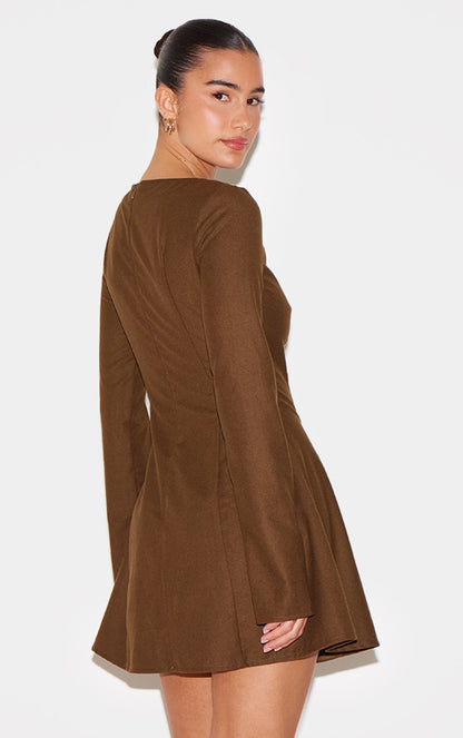 https://cdn-img.prettylittlething.com/d/d/c/9/ddc9ac6cf19005718e869c494a6d11e63d23efc1_cnl6534_2.jpg